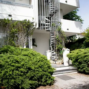  Apartment Family Appartments Orchidea Blu